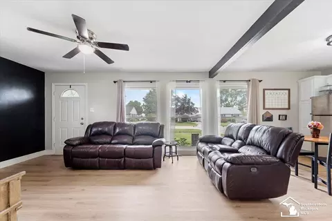 18751 Hinton, Riverview, MI 48193 photo 4