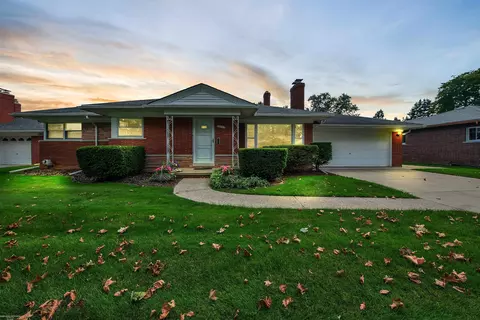 21112 Lakeland, Saint Clair Shores, MI 48081