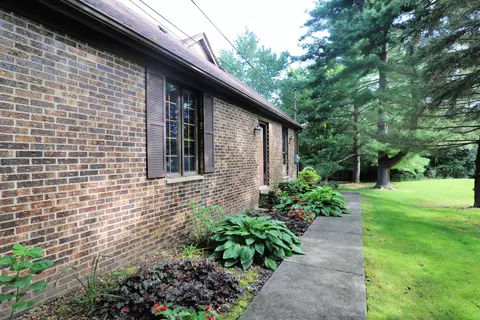 Exterior - 7170 E Riv, Flushing, MI 48433 photo 4 of 13