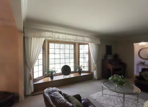 Living - 7170 E Riv, Flushing, MI 48433 photo 2 of 4