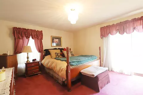 Bedroom - 7170 E Riv, Flushing, MI 48433 photo 1 of 2