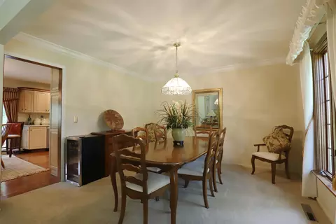 Dining - 7170 E Riv, Flushing, MI 48433 photo 1 of 1
