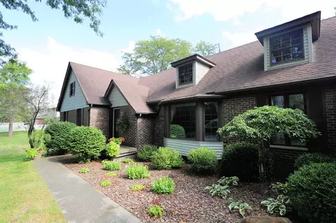 Exterior - 7170 E Riv, Flushing, MI 48433 photo 2 of 13