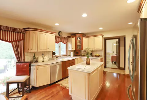 Kitchen - 7170 E Riv, Flushing, MI 48433 photo 1 of 7