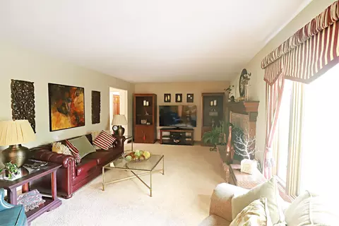 Living - 7170 E Riv, Flushing, MI 48433 photo 3 of 4