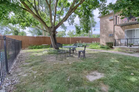 Exterior - 1707 E 14 Mile #B, Birmingham, MI 48009 photo 8 of 9