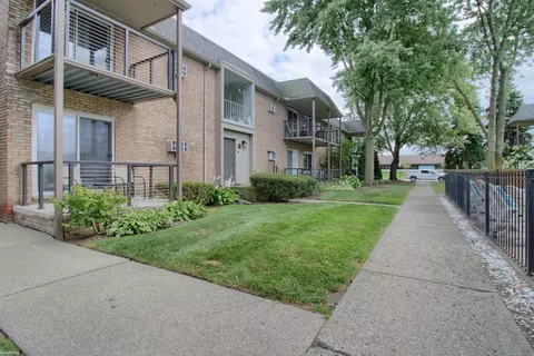 Exterior - 1707 E 14 Mile #B, Birmingham, MI 48009 photo 3 of 9