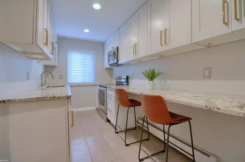 Kitchen - 1707 E 14 Mile #B, Birmingham, MI 48009 photo 2 of 4