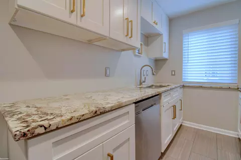 Kitchen - 1707 E 14 Mile #B, Birmingham, MI 48009 photo 3 of 4
