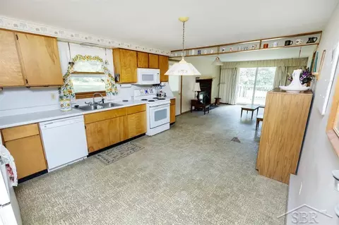 Kitchen - 9851 Lydell, Farwell, MI 48622 photo 2 of 3
