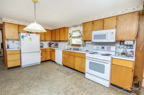Kitchen - 9851 Lydell, Farwell, MI 48622 photo 1 of 3