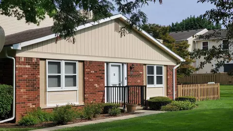 5731 Whitfield #654 / 95, Troy, MI 48098