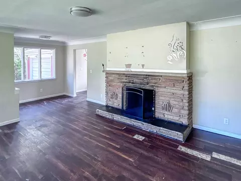 Living - 3185 Hatherly, Flint, MI 48504 photo 2 of 2
