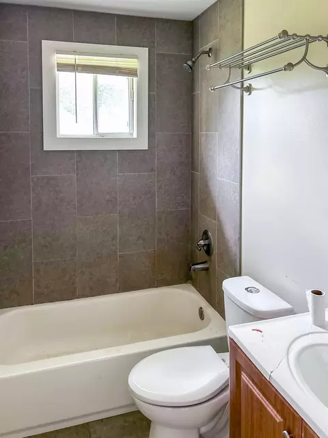 Bath - 3185 Hatherly, Flint, MI 48504 photo 1 of 2