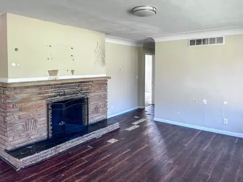 Living - 3185 Hatherly, Flint, MI 48504 photo 1 of 2