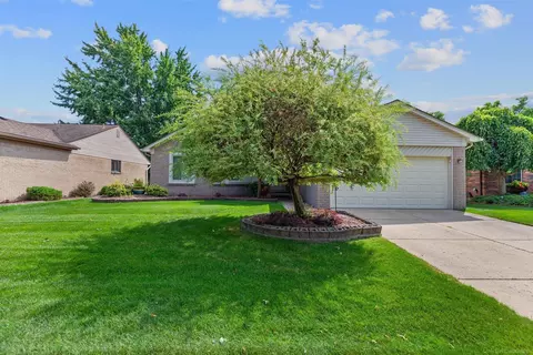 16894 White Plns, Macomb, MI 48044