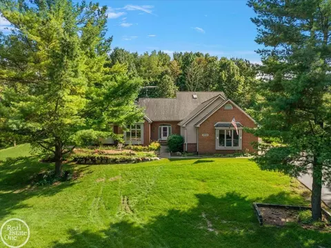 2045 Entara, Lake Orion, MI 48362