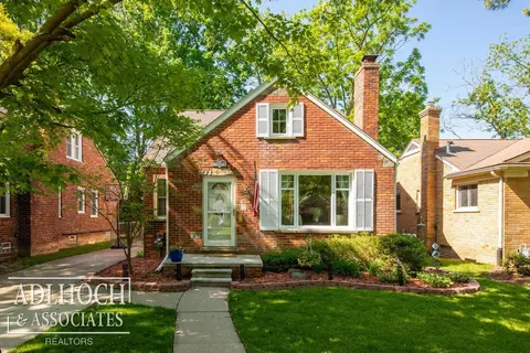 2015 Huntington, Grosse Pointe Woods, MI 48236