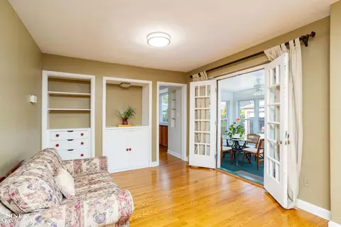 596 Lakeland, Grosse Pointe, MI 48230 photo 8