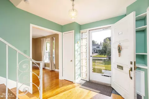596 Lakeland, Grosse Pointe, MI 48230 photo 2