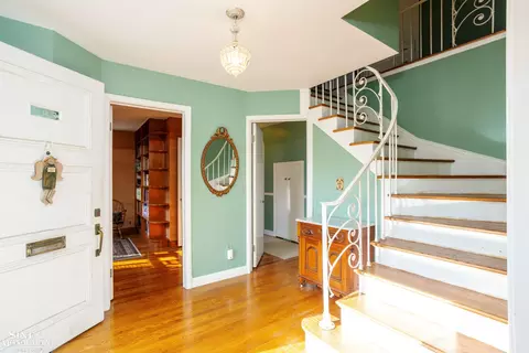 596 Lakeland, Grosse Pointe, MI 48230 photo 3