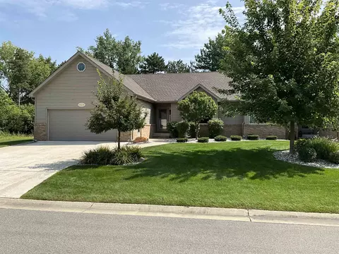 848 Whispering Pnes, Bay City, MI 48706