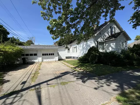 208 S 13th, Escanaba, MI 49829