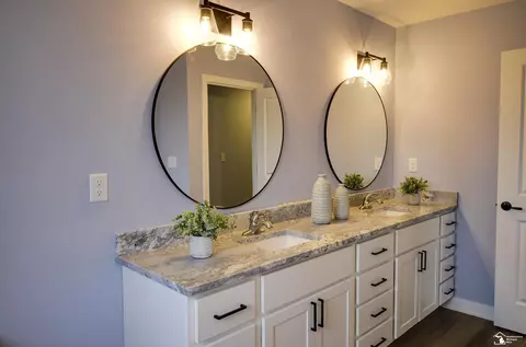 Bath - 4911 Skylark, Monroe, MI 48161 photo 4 of 4