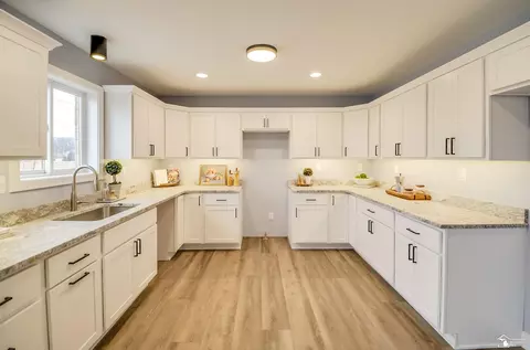 Kitchen - 4911 Skylark, Monroe, MI 48161 photo 1 of 1