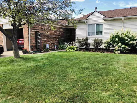 8729 Tucson, Warren, MI 48093