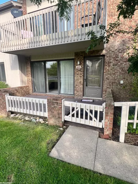 6624 Maple Lks, West Bloomfield, MI 48322