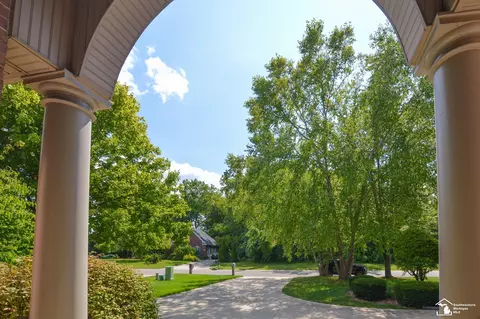 1009 Regents, Monroe, MI 48161 photo 4