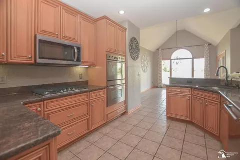 1009 Regents, Monroe, MI 48161 photo 17