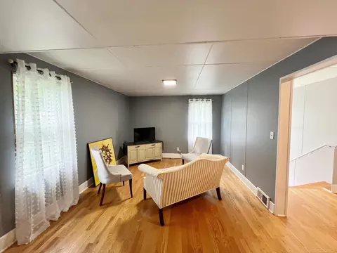 Living - 40 Washington, Sandusky, MI 48471 photo 4 of 4