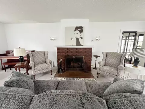 Living - 40 Washington, Sandusky, MI 48471 photo 2 of 4