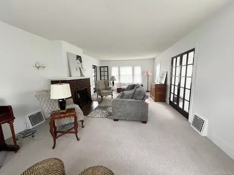 Living - 40 Washington, Sandusky, MI 48471 photo 1 of 4