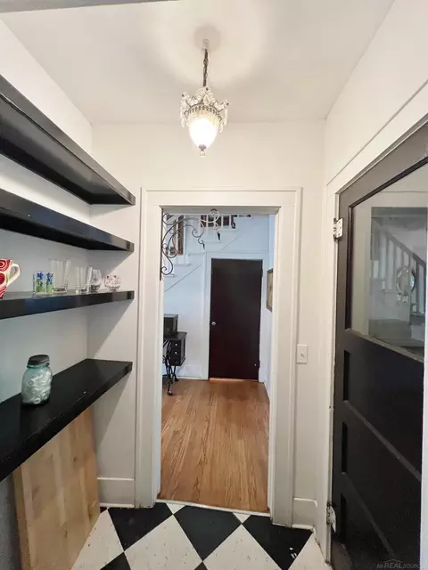 Entry Way - 40 Washington, Sandusky, MI 48471 photo 3 of 6