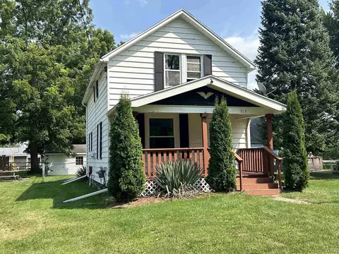 715 S S Ln, Blissfield, MI 49228