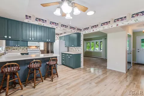 Kitchen - 2726 Coach Lite, Tecumseh, MI 49286 photo 8 of 8