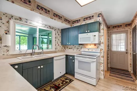 Kitchen - 2726 Coach Lite, Tecumseh, MI 49286 photo 1 of 8