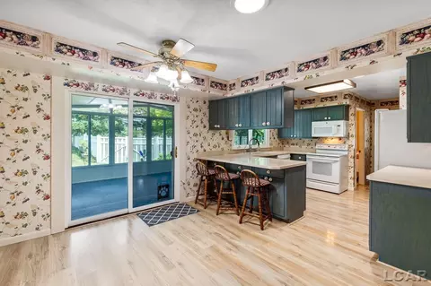 Kitchen - 2726 Coach Lite, Tecumseh, MI 49286 photo 6 of 8