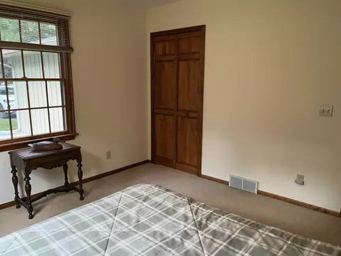 Bedroom - 2379 Islanders, Gladwin, MI 48624 photo 5 of 9