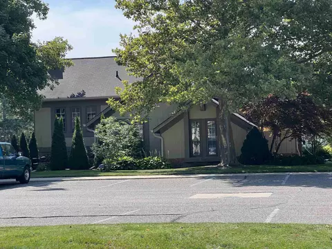 Exterior - 2937 Roundtree, Troy, MI 48083 photo 4 of 5