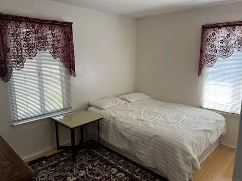 Bedroom - 2937 Roundtree, Troy, MI 48083 photo 2 of 2