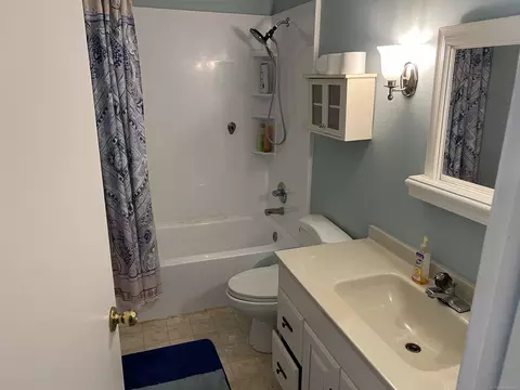 Bath - 2937 Roundtree, Troy, MI 48083 photo 1 of 1