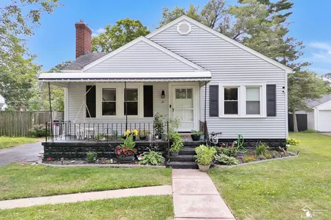 21 Stanford, Monroe, MI 48162