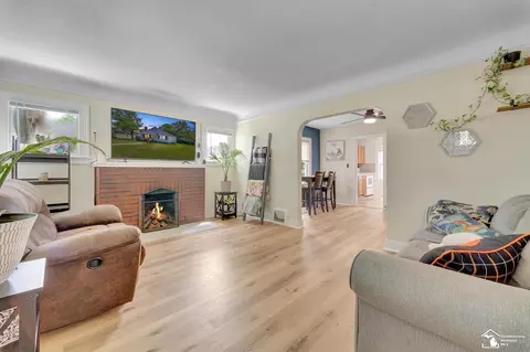 Living - 21 Stanford, Monroe, MI 48162 photo 1 of 1