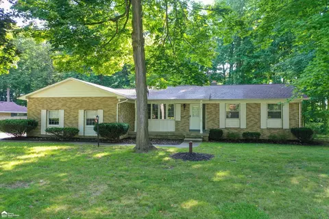 2174 Crestline, Burton, MI 48509