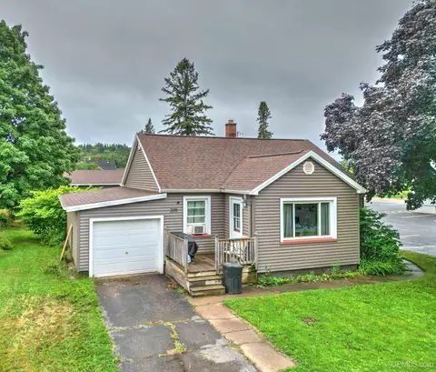 205 Nicholas, Palmer, MI 49871
