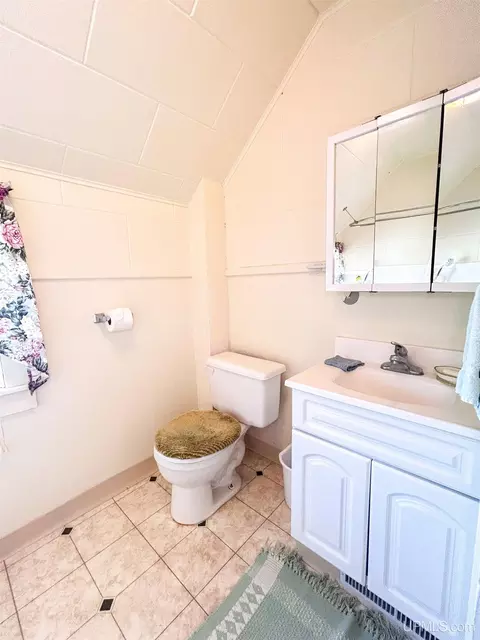 Bath - 1307 Pierce, Wakefield, MI 49968 photo 3 of 6